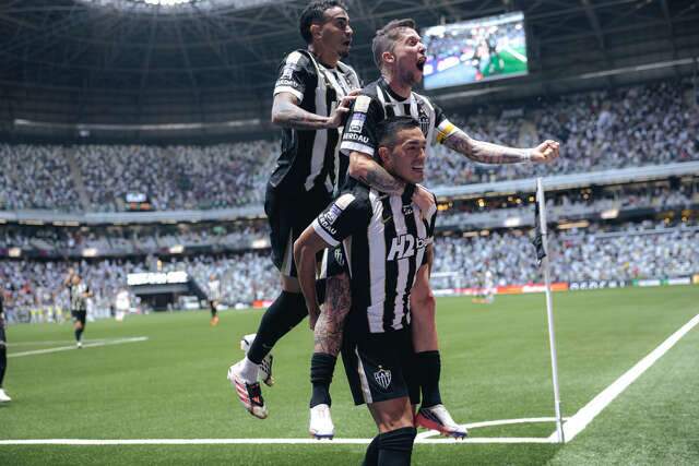 Atlético-MG supera Fluminense e Vasco vira sobre Grêmio no Brasileirão
