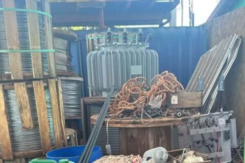 Materiais de energia avaliados em R$ 2,5 milhões são recuperados em galpão