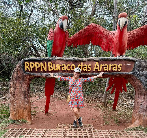 Cissa Guimarães troca estúdios pelo Buraco das Araras em passeio por MS