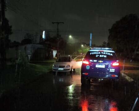 Suspeito de furtar Corsa morre ao apontar arma para policiais