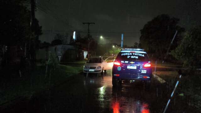 Suspeito de furtar Corsa morre ao apontar arma para policiais