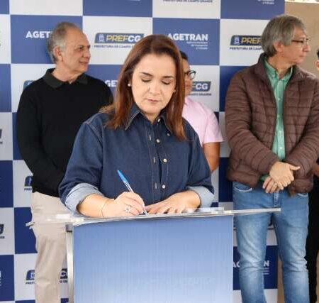 Prefeitura assina ordem de serviço e rotatória da Tamandaré começa a encolher