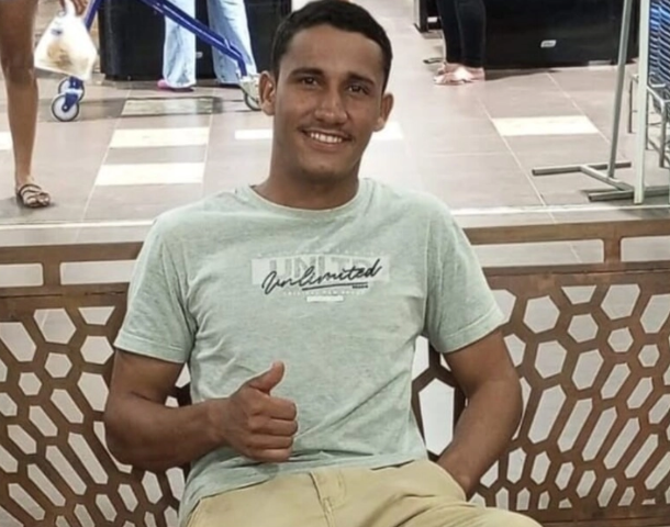 Jovem de 21 anos é executado a tiros no meio da rua e suspeito é preso