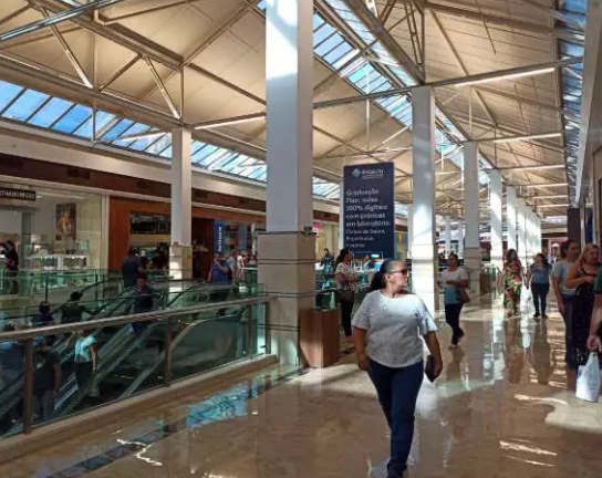 Veja como funcionam shoppings e serviços nesta segunda da Independência