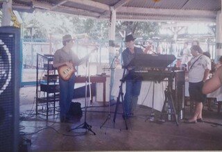 Fotos levam Alma Serrana de volta à fita K7 e bailes com 3 mil pessoas Fotos levam Alma Serrana de volta à fita K7 e bailes com 3 mil pessoas