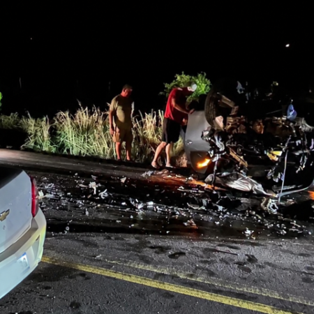 Acidente entre carro e caminhonete deixa um morto na BR-158