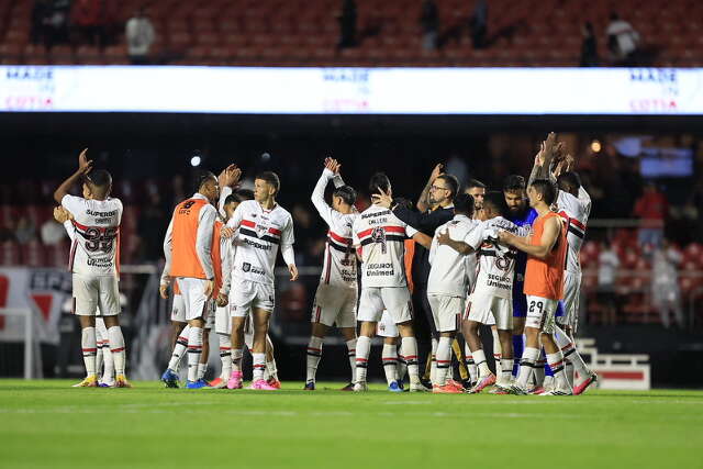 São Paulo faz 2 gols em rápida sequência e vence Atlético-MG
