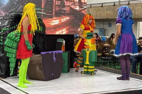 Visconde feito de recicláveis ganha vida e leva prêmio em feira de robótica
