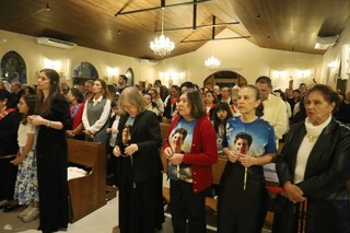 Pétalas, graças e fé celebram 1º ano de Carlo Acutis como santo Pétalas, graças e fé celebram 1º ano de Carlo Acutis como santo
