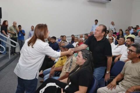 Prefeita diz que teve de escolher entre salário e tapa-buraco