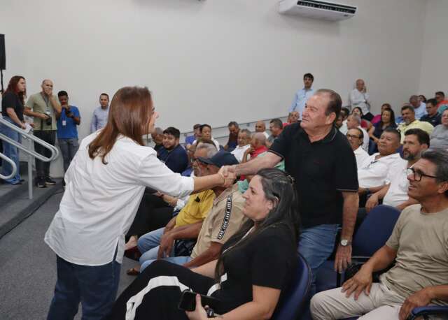 Prefeita diz que teve de escolher entre salário e tapa-buraco