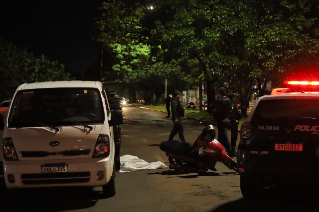Condutora de Prisma que prensou moto em semáforo é presa com CNH suspensa