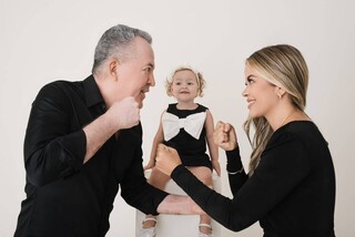 Dois anos depois, brincadeira com a neta leva vovô a 1,6 milhão de fãs Dois anos depois, brincadeira com a neta leva vovô a 1,6 milhão de fãs