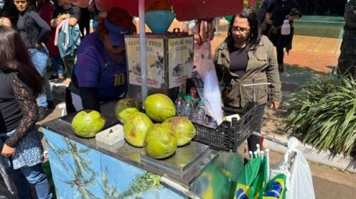 Após desfile cancelado em agosto, ambulantes faturam com 7 de Setembro