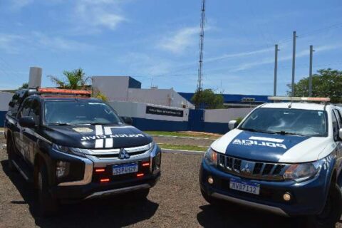 Trio atrai homem para falso conserto, agride e o mantém em cativeiro