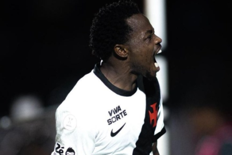 Vasco vence Vitória no Barradão e avança à semifinal pela 3ª vez seguida
