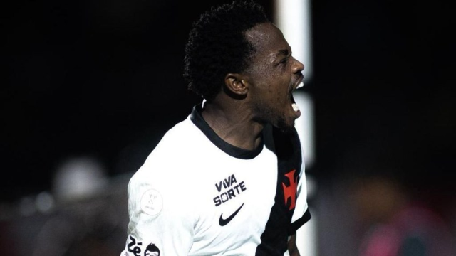 Vasco vence Vitória no Barradão e avança à semifinal pela 3ª vez seguida