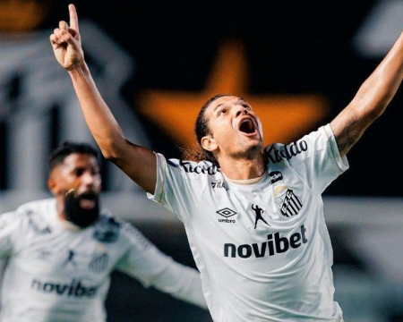 Santos domina chances, faz 2 a 0 e complica o Atlético-MG no mata-mata