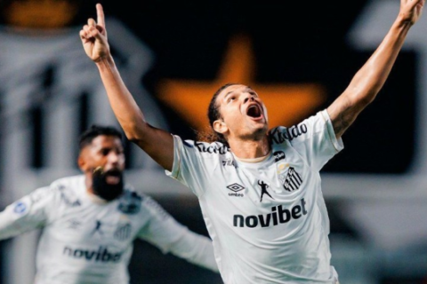 Santos domina chances, faz 2 a 0 e complica o Atlético-MG no mata-mata