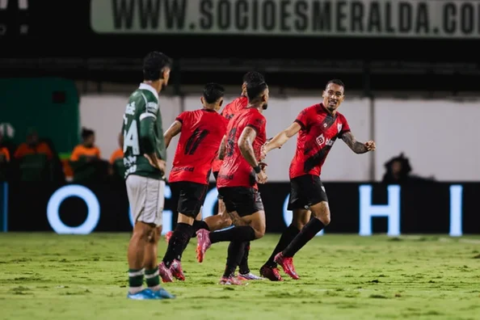 Sábado da Série B tem vitórias em clássicos e empate no Paraná