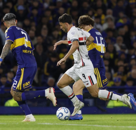 São Paulo segura pressão, mas perde para o Boca no segundo tempo