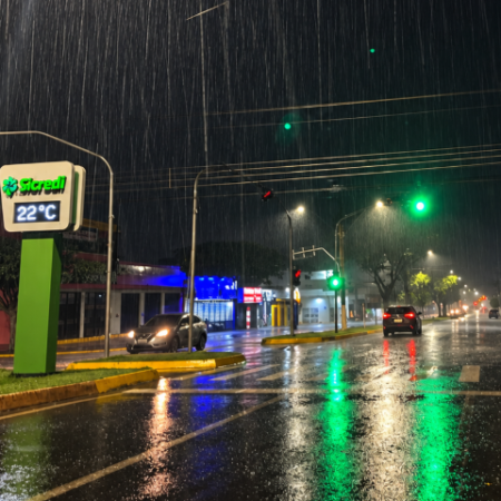 Sob alerta vermelho, chuva forte avança por Dourados e Naviraí