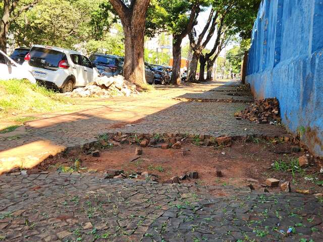 Capital prevê 15 anos para ligar serviços por calçadas descentes, sem obstáculos