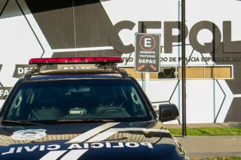 Homem condenado por homicídio tenta fugir após acidente e acaba amarrado