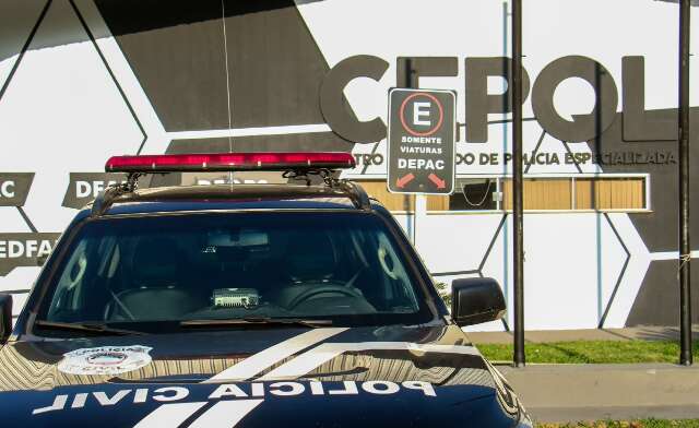 Homem condenado por homicídio tenta fugir após acidente e acaba amarrado
