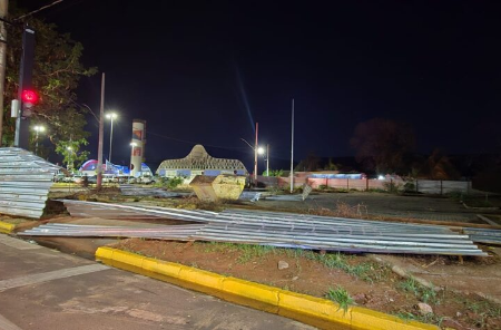 Vendaval derruba fachada do Fórum e rajada chega a 60,8 km/h
