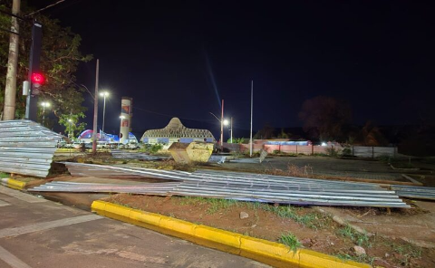 Vendaval derruba fachada do Fórum e rajada chega a 60,8 km/h