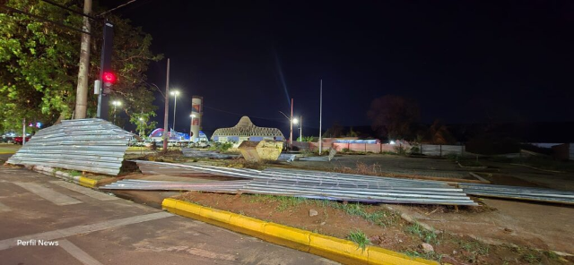 Vendaval derruba fachada do Fórum e rajada chega a 60,8 km/h