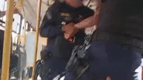 Guarda diz que passageiro reagiu com chutes antes de tiro de borracha
