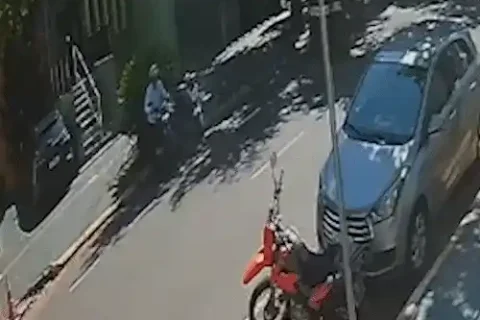 Ladrão leva moto de jovem durante horário de trabalho no Centro