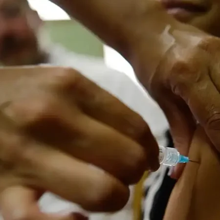 Dose contra HPV é indicada a vítimas de violência sexual a partir de 2 anos