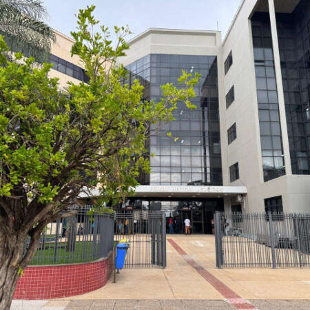 Paciente fica 4 horas molhada de urina e hospital é condenado a pagar R$ 15 mil