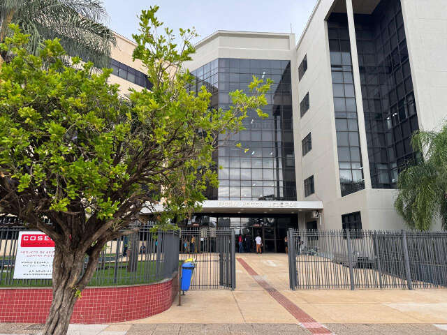 Paciente fica 4 horas molhada de urina e hospital é condenado a pagar R$ 15 mil