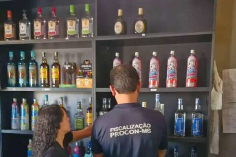 Polícia fecha lava-jato e conveniência por tráfico e falsificação de bebidas
