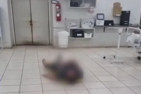 Vídeo: Mulher denuncia UPA após marido convulsionar e ser colocado em maca no chão