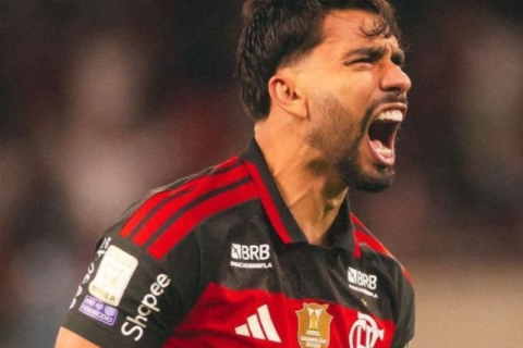 Flamengo vence no fim e retoma liderança do Campeonato Brasileiro