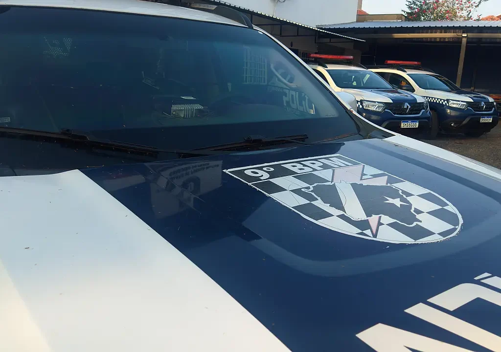 Homem escapa da morte após ser esfaqueado e agredido com pedra no Noroeste
