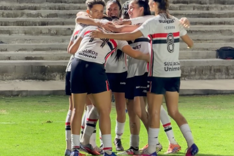 São Paulo faz 3 gols no 2º tempo e vence Flamengo pela semifinal feminina