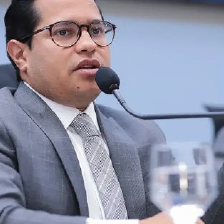 Papy cobra transparência de intervenção no transporte e alerta para risco de paralisação
