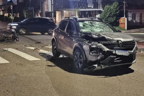 Motorista faz conversão proibida e deixa motociclista gravemente ferido na Capital
