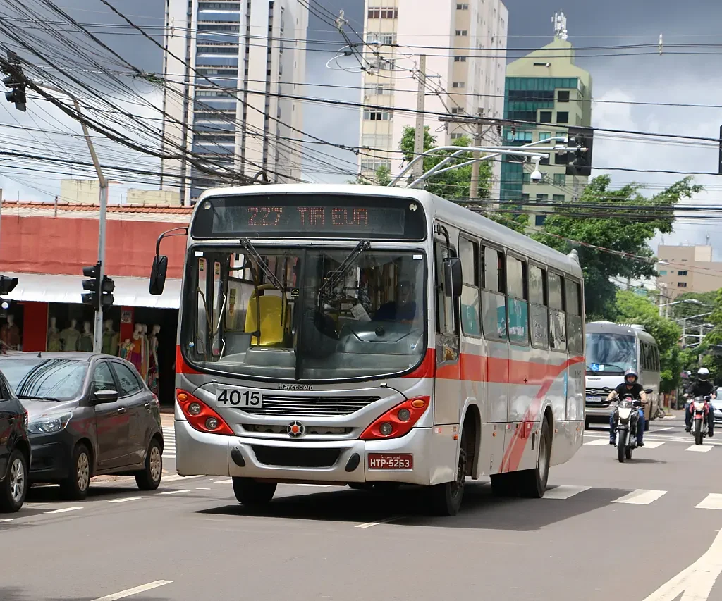Campo Grande cresce, mas sistema de ônibus perde passageiros e estrutura