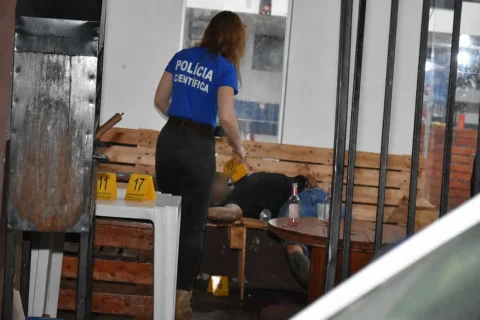 Jovem é morto a tiros dentro de bar em Maracaju