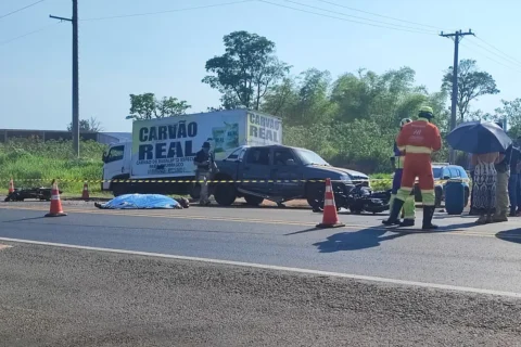 Motociclista morre em colisão com S10 que tentou conversão proibida na BR-163
