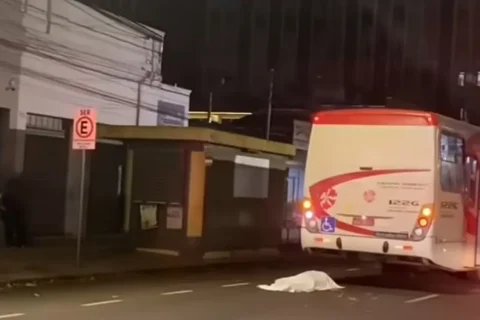 Identificado adolescente que morreu em acidente entre moto e ônibus na Capital