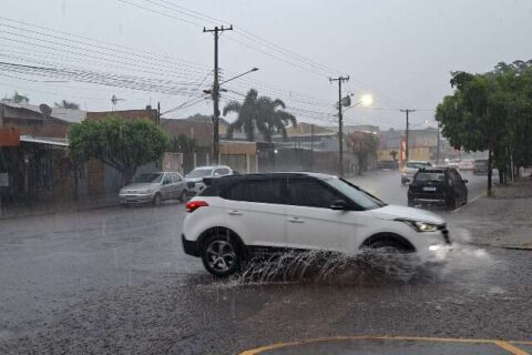 Chuva passa de 30 mm na Capital e frente fria mantém MS sob risco de temporal