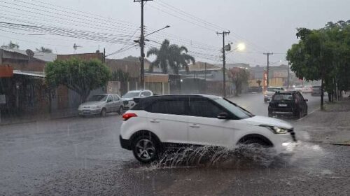 Chuva passa de 30 mm na Capital e frente fria mantém MS sob risco de temporal